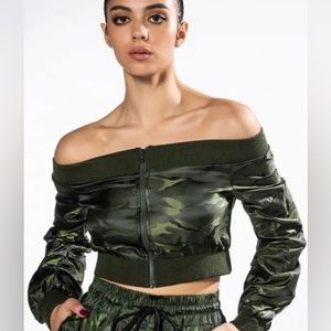 Off the shoulder Camo army print zip up top
Bomber jacket style 
Cropped